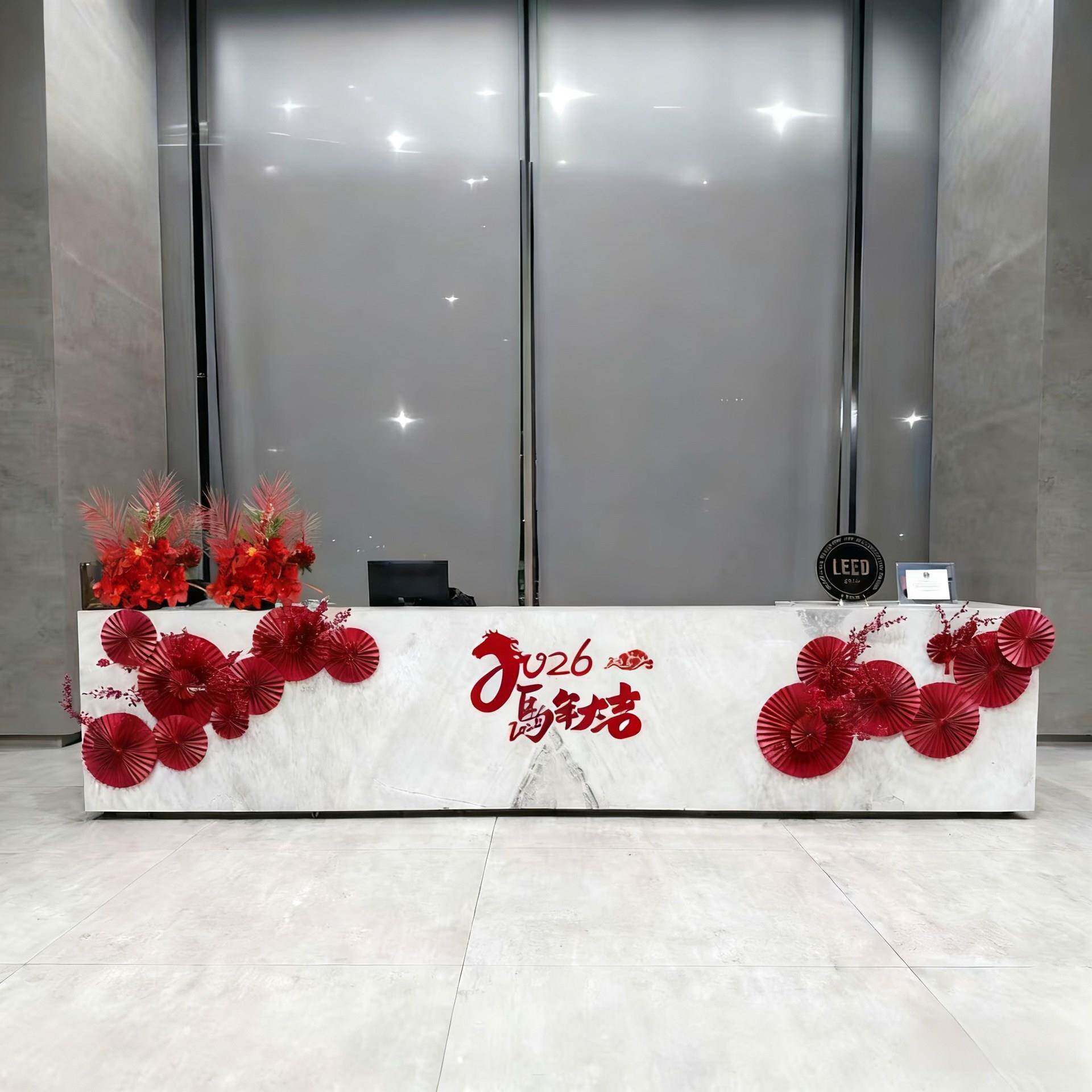 贴墙酒店布置柜台大春节202堂6公司新年件氛摆围前HGX台面马装饰