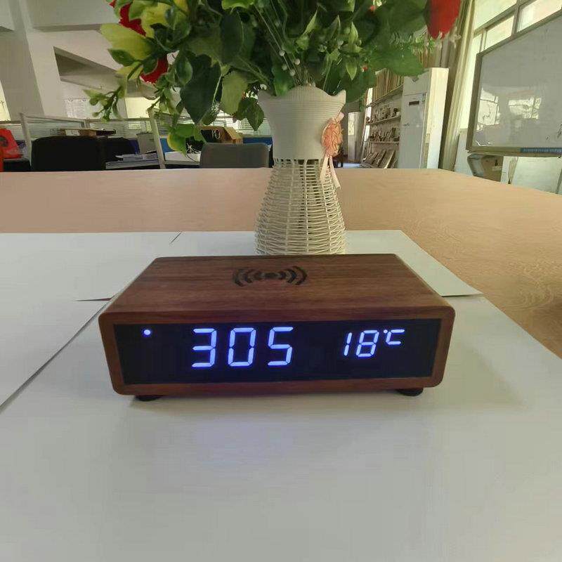 新款木质LED电子时钟表摆台式数字夜光静音闹钟简约学生桌面床头