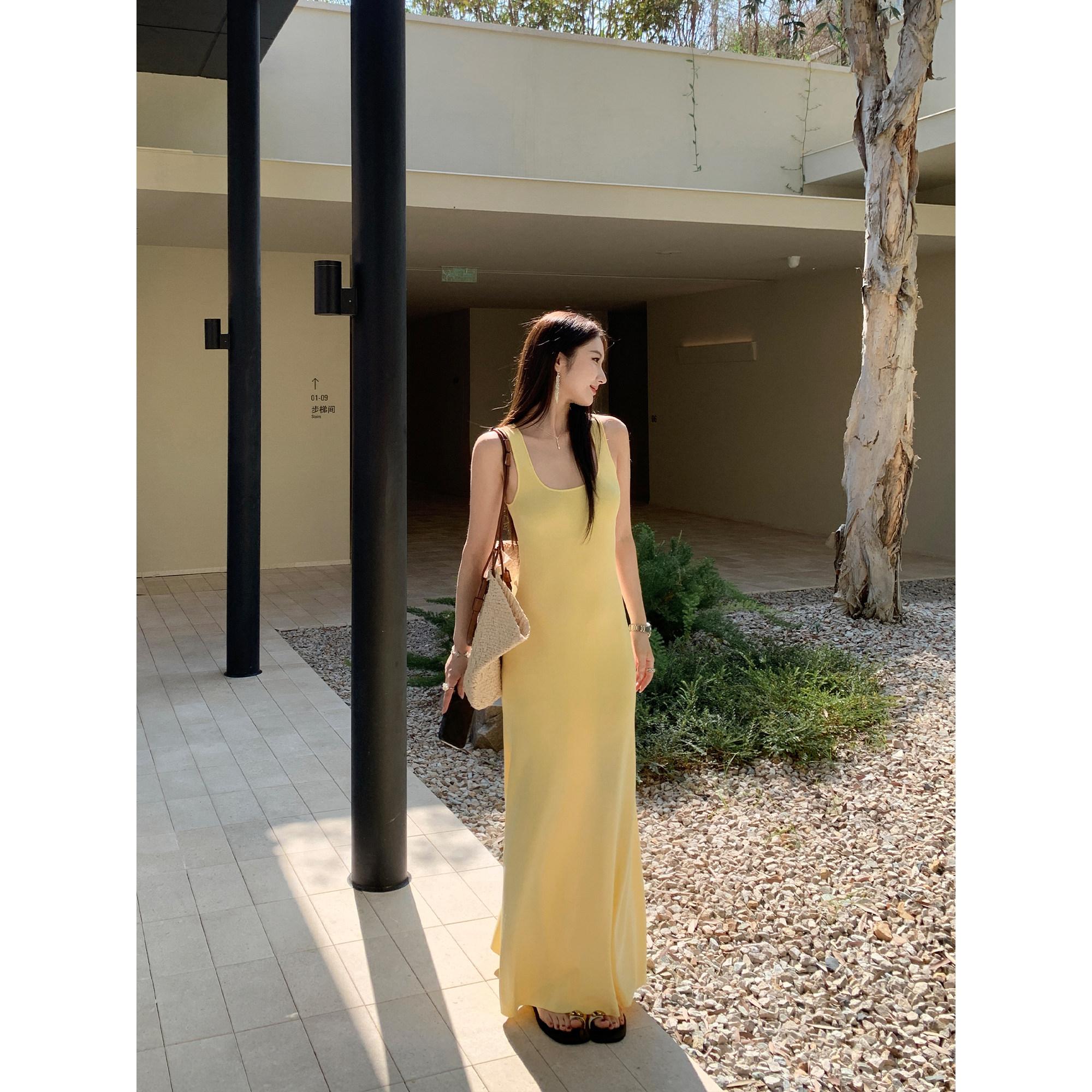 1XTWO 奢雅曲线 U领背心连衣裙女气质弹力修身吊带裙无袖针织长裙