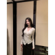 女不规则设计感长袖 交叉V领微透蕾丝衫 t恤上衣 精致自留款 1XTWO