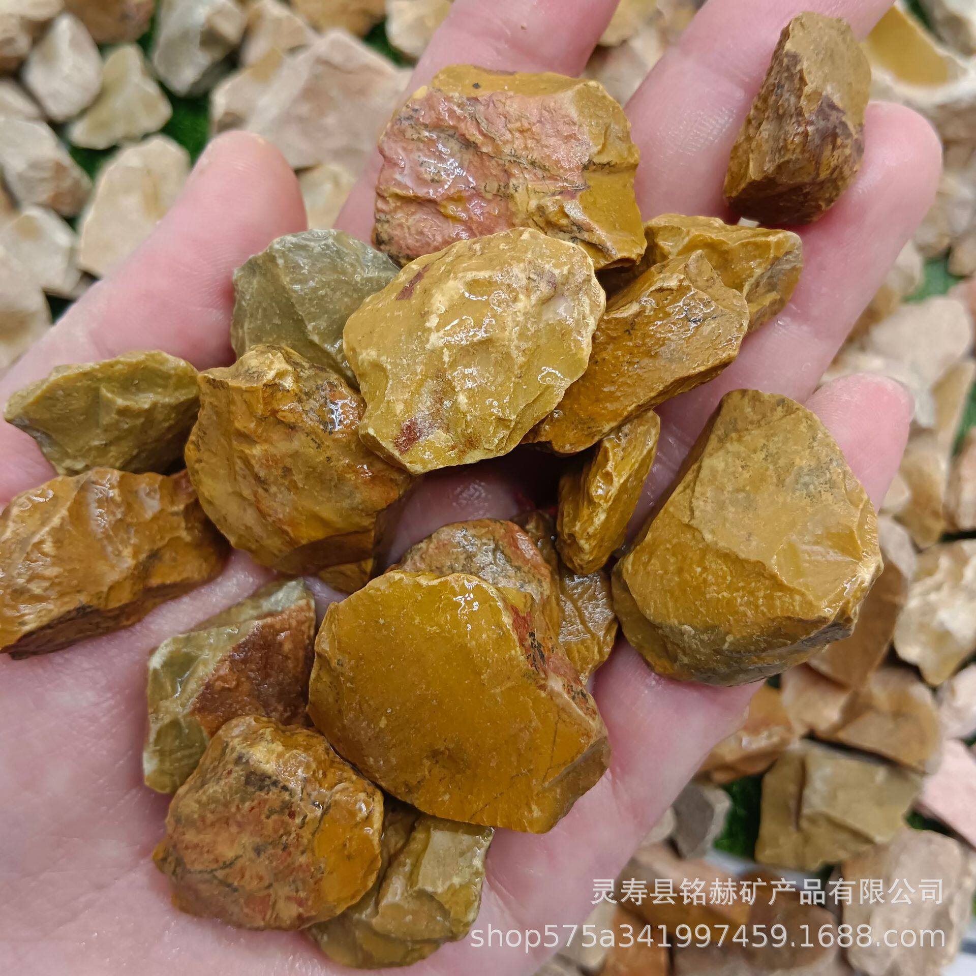 黄石子地板黄碎石水磨石骨料造景石黄色砾石专用矿物鹅卵石