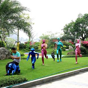 龙岗区力必特抽象人物玻璃钢景观广场雕塑公园草坪奔跑城市地标