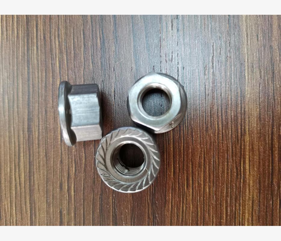 DIN6923六角法兰螺母蓝白锌
