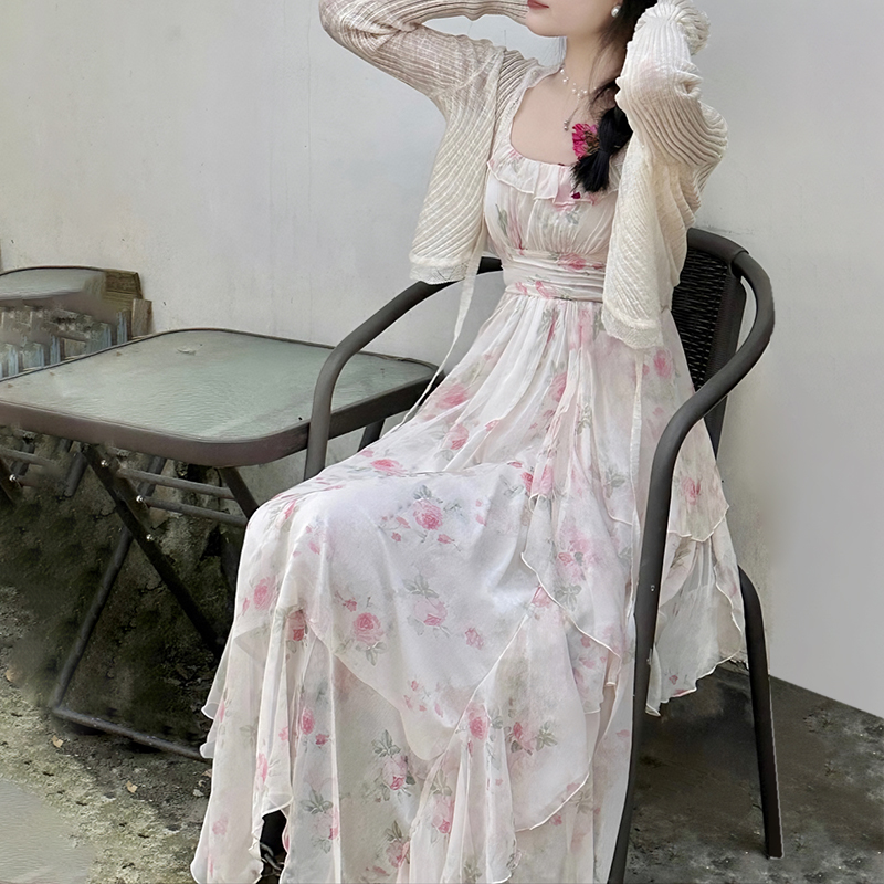 一罐杏仁桃 【蔷薇花事】粉色碎花温柔风吊带仙女裙
