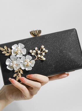 【梅花】黑色复古斜挎花朵珍珠装饰女士手拿晚宴包气质手包新中式