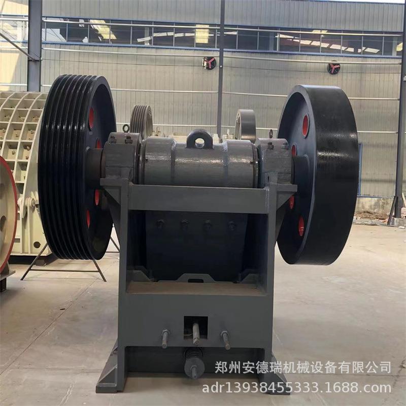 鹅卵石矿石大型小型鄂式凝粉碎机型小水泥块混土碎石机移动花岗岩