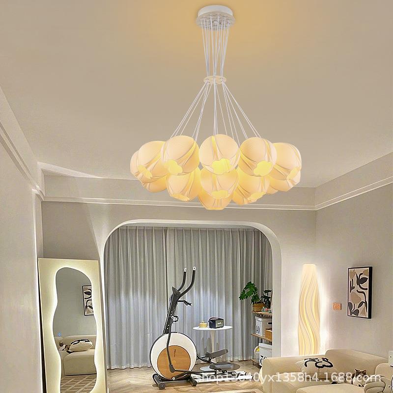 客厅吊灯创意郁金香花朵灯2023新款奶油风北欧简约餐厅主卧室灯具