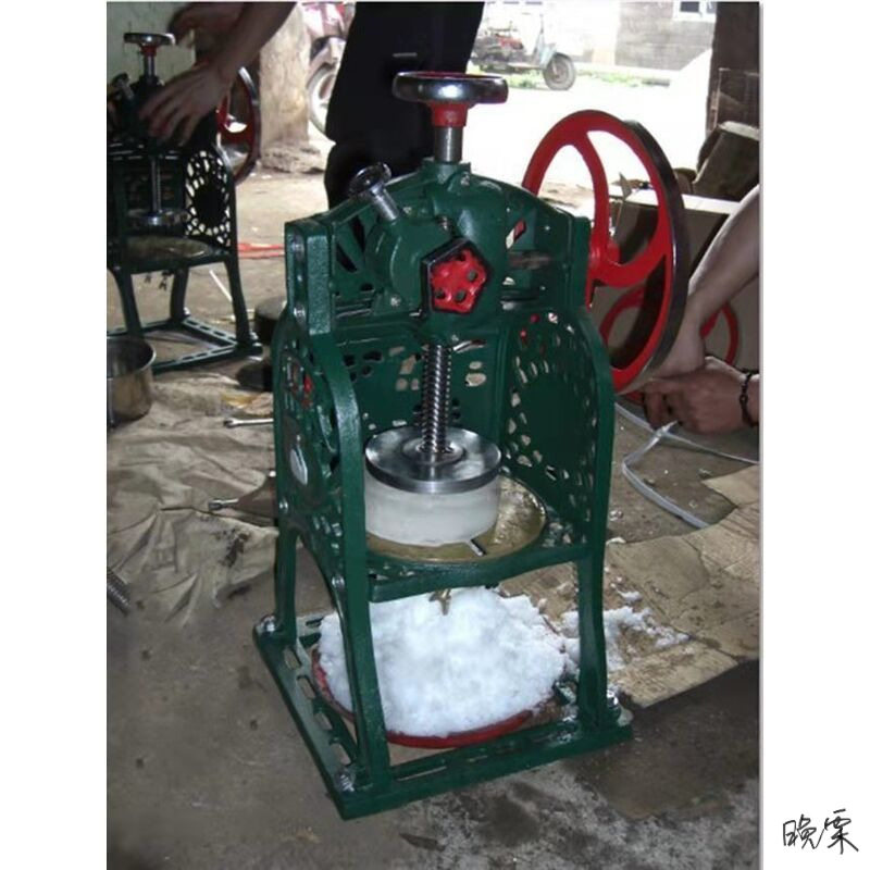 老式手摇刨冰机商用辣椒面研磨冷饮店老式商用手摇机碎冰机奶茶店