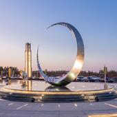 不锈钢雕塑户外金属镜面发光水景月亮摆件大型不锈钢圆环雕塑