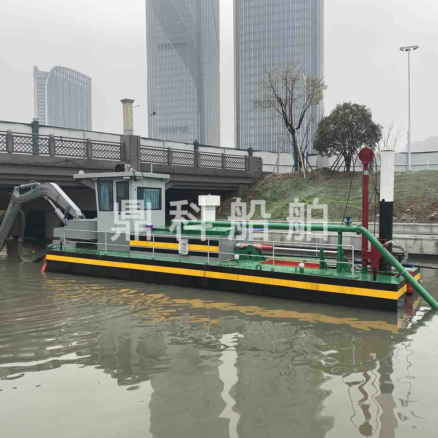 山东水路两栖挖泥船定制