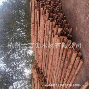 各种规格河道防汛松木桩松树桩基础打桩价格防腐打桩木削尖