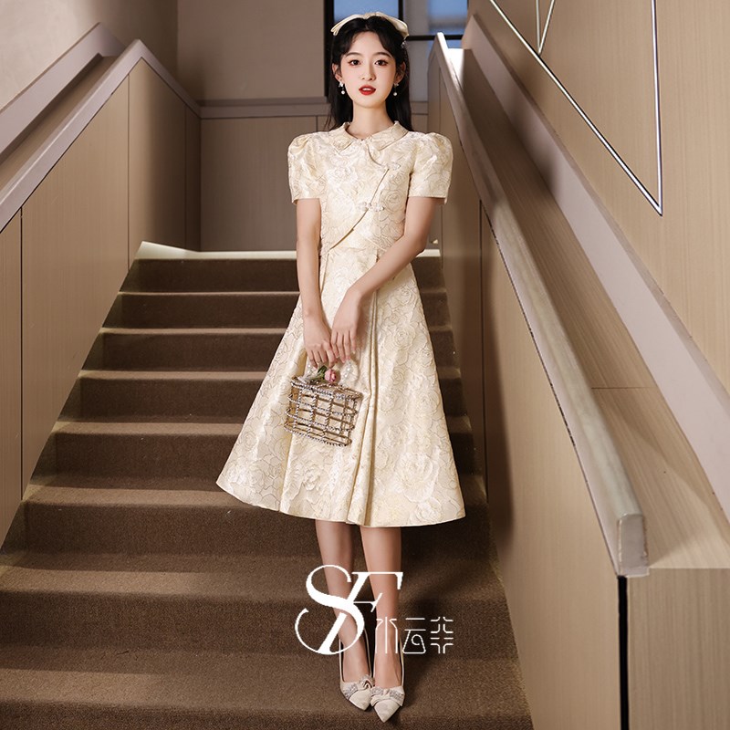 订婚礼服2024新款高级感轻奢小众学生毕业成人礼高端伴娘服连衣裙