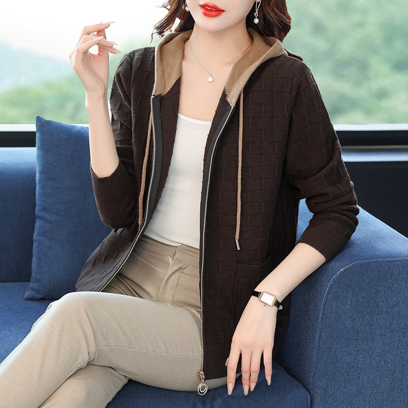 2024春装新款女装开衫针织外套连帽中年妈妈大码短款带帽毛衣外搭