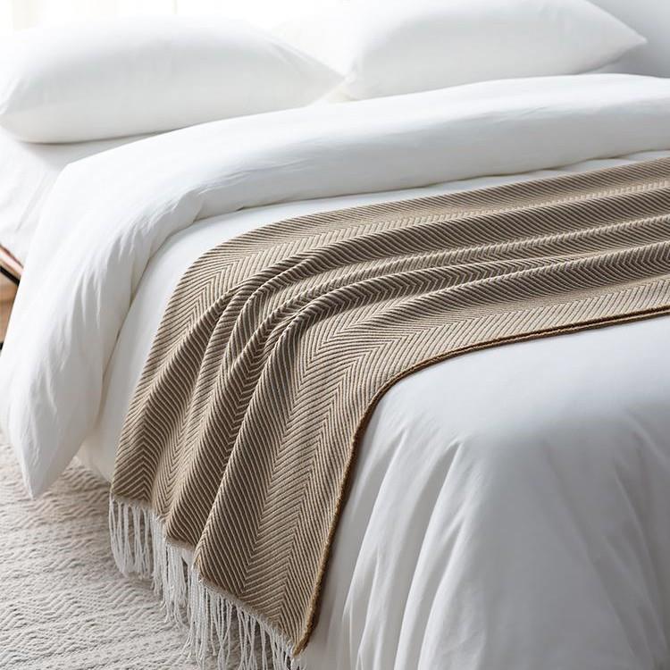 板简约纹风式针织休闲床尾巾搭WAP巾样房装饰毯人字卡其色沙美发