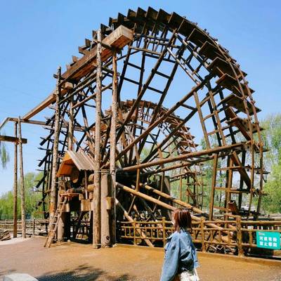 山东临沂河东制作防腐木质户外电动流水景观水车小品大型摆件