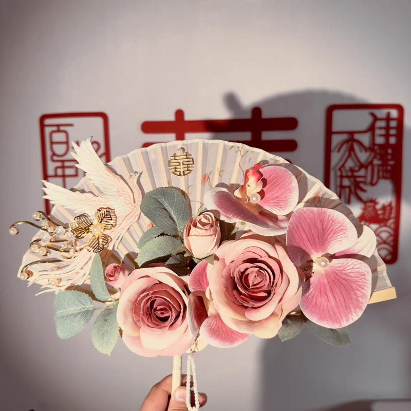 新中式新兰晨袍拍照婚手捧花道具蝴蝶折扇结272婚礼迎娘亲扇子古