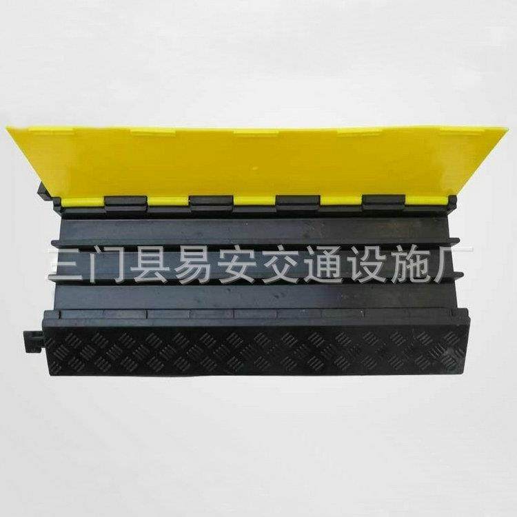 供应优质线槽橡胶线槽减速带PVC三线槽减速板橡胶穿线板保护套