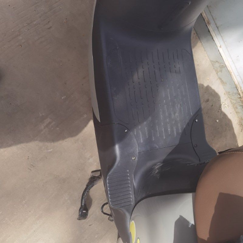 适用于绿能泡芙电动车脚垫可爱皮革防水防滑脚踩皮脚踏垫踏板垫