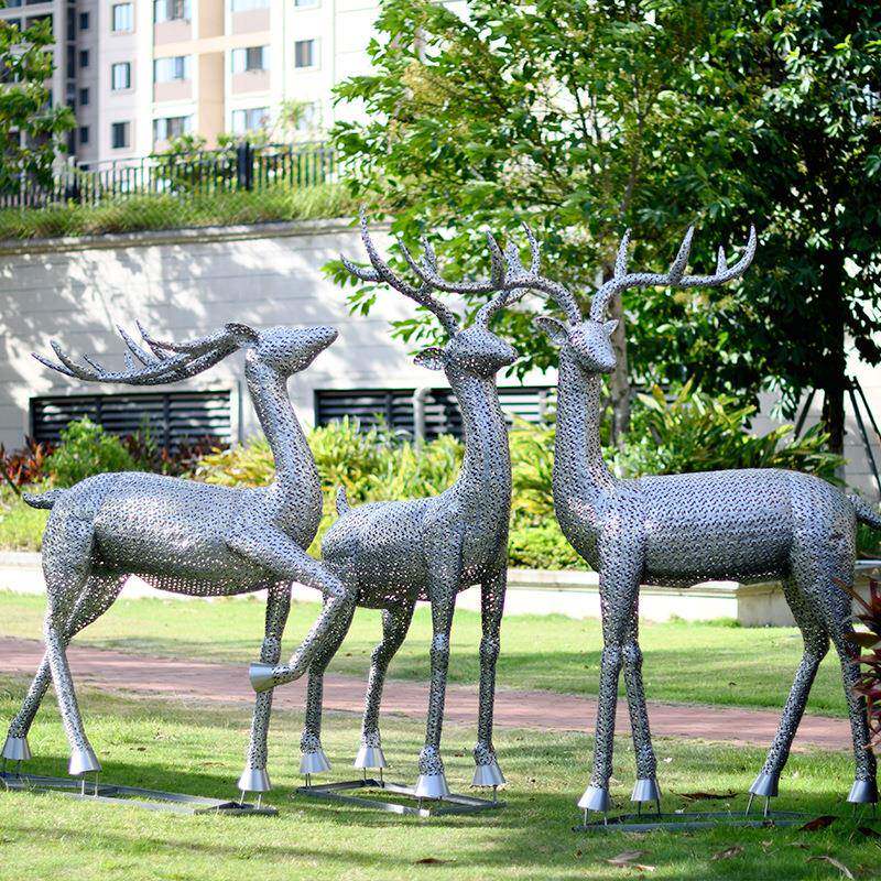户外梅花鹿大型雕塑不锈钢动物摆件镂空字母售楼处草坪花园林景观