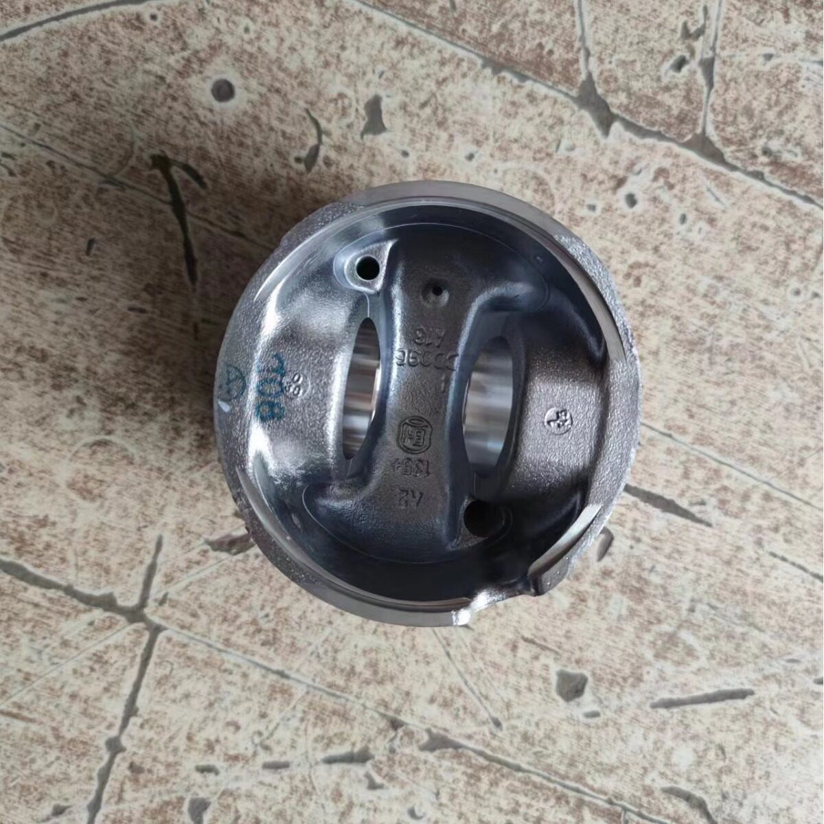 一汽大柴道依茨发动机配件1004016A90D活塞