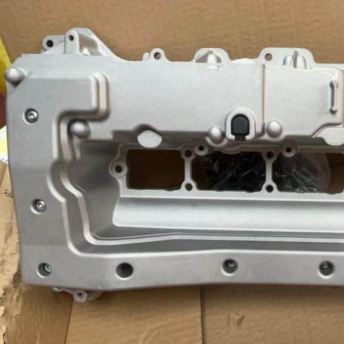 适用君威君越迈瑞宝1.8气门室盖发动机盖铝合金汽车配件55580751