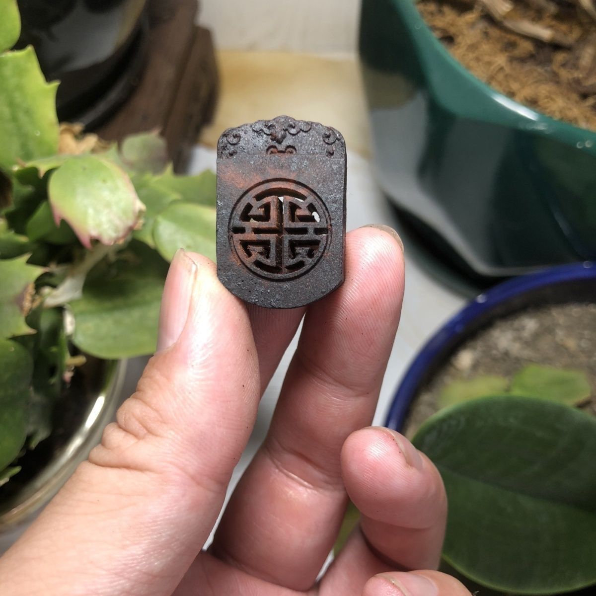 精品降真香木作精雕刻吉祥回纹牌木雕小挂件脖挂男女款配绳文玩礼