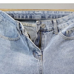 夏季新款浅蓝色水洗简约百搭牛仔短裤男士个性皮标装饰青年五分裤