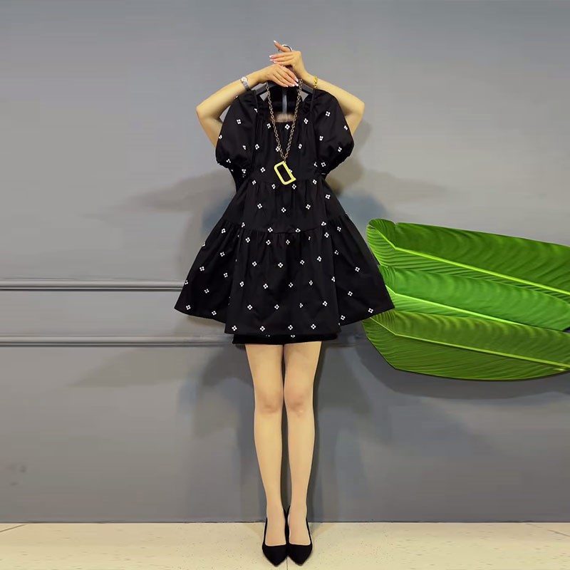 加肥大码女装方领碎花显瘦收腰连衣裙胖妹妹收腰显瘦中长款淑女裙