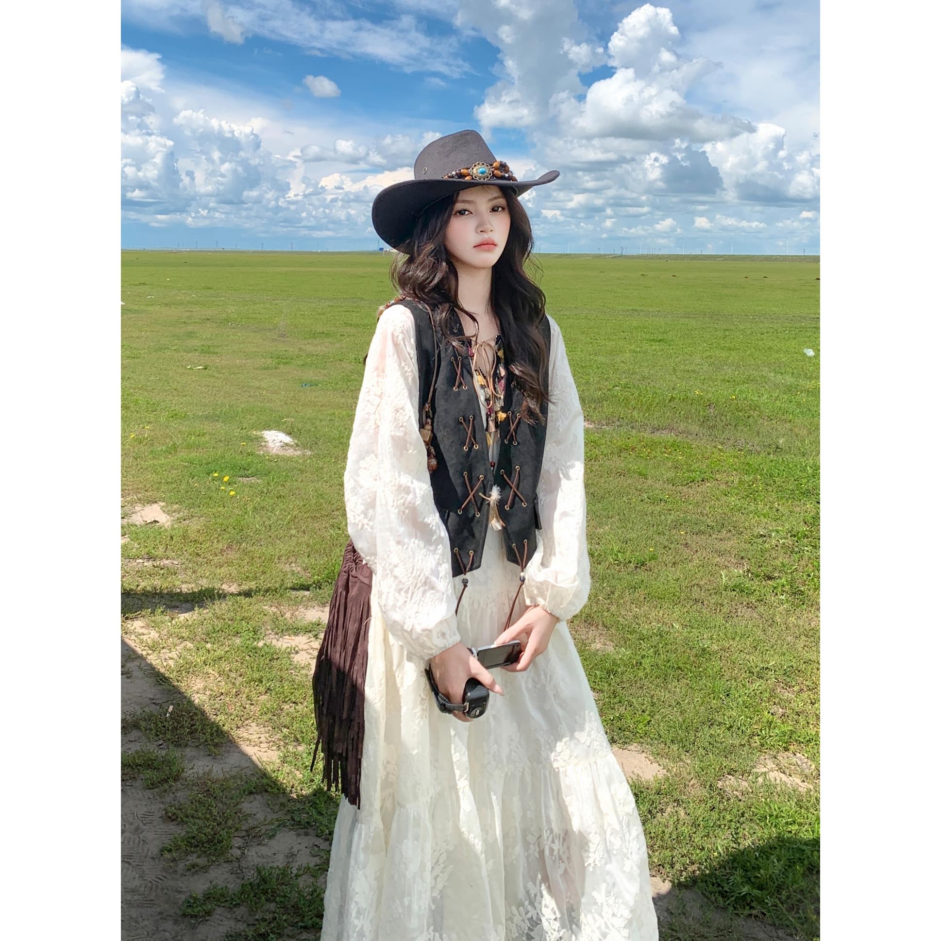 白色连衣裙套装女秋季2025川西云南新疆旅游穿搭九寨沟马甲长裙子