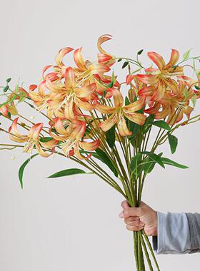 新款4头野百合仿真百合花束橙色系家居装饰插花摆件温柔风假花
