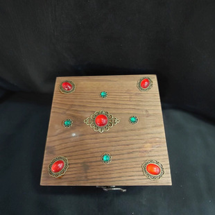 厂家批发夜光石夜光宝盒圆球直径5厘米?盒子16.6×16.6×10CM?