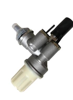 欧系重卡BF4L914发动机配件道依茨输油泵 04233878