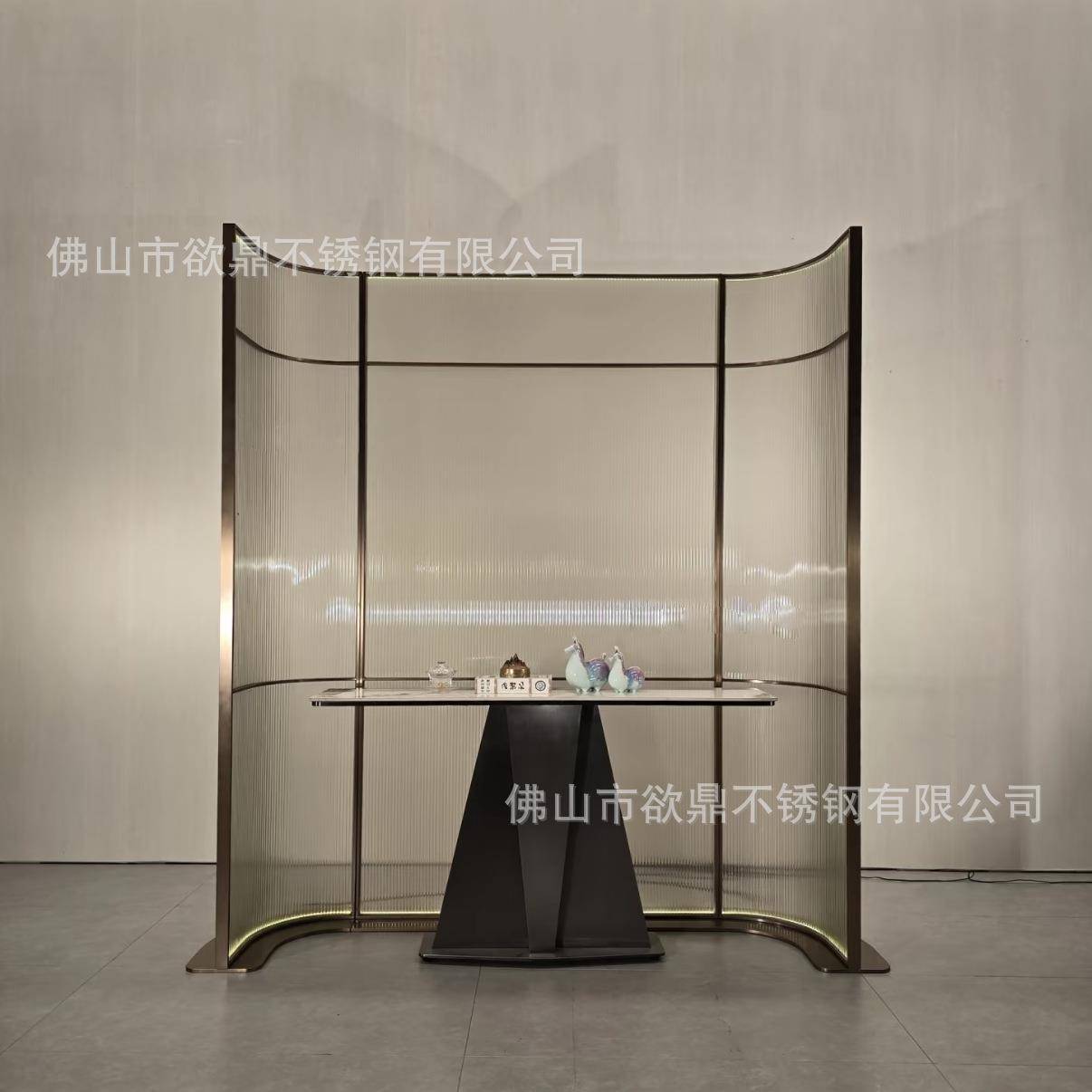 不锈钢弧形玻璃隔断服装店落地式屏风现代简约夹丝艺术水波纹玻璃