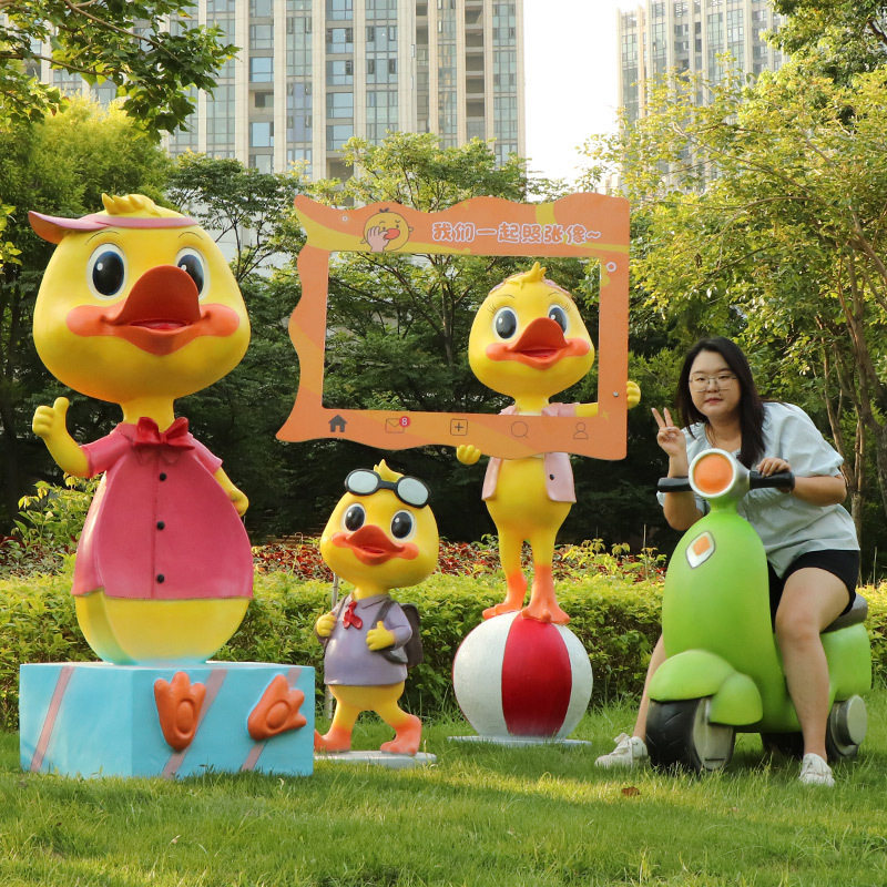 玻璃钢仿真鸭景观雕塑