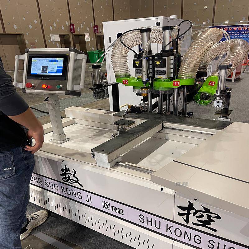 孔木工数合动控锁孔机全自木门锁自动厂家生产数控门锁开孔0111页