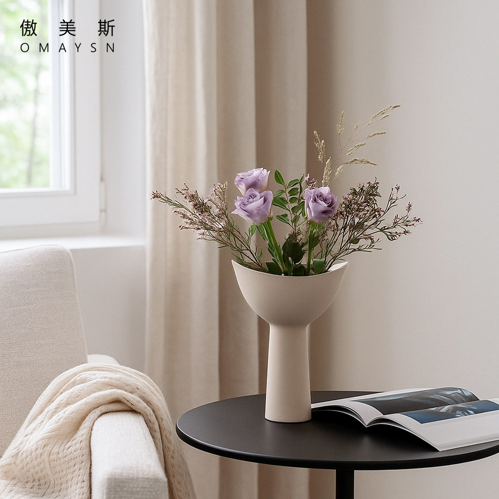 奶色陶瓷花瓶傲美斯Omaysn跨境北欧风摆件高脚花瓶客厅陶瓷工艺品