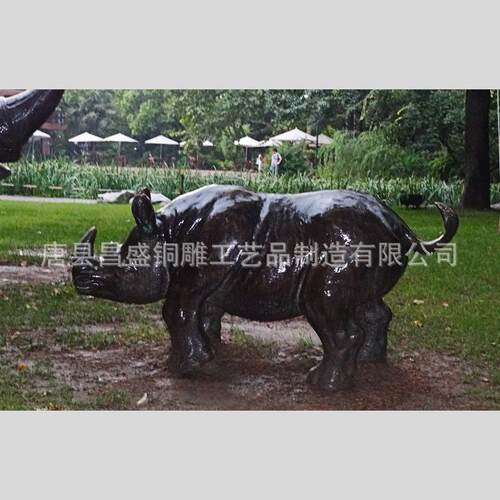 铸铜景观华尔街牛雕塑铸铁牛户外犀牛铜雕塑制作