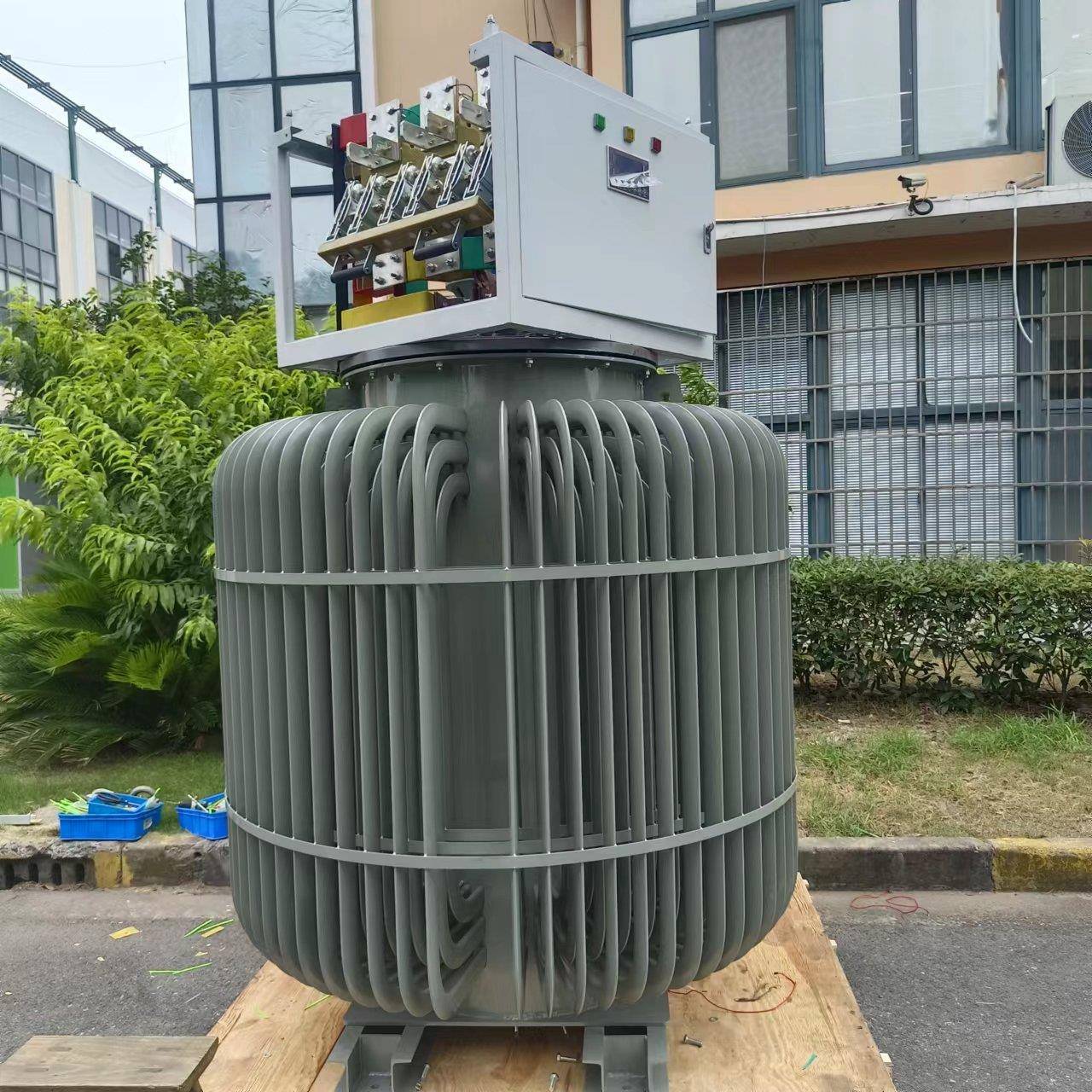 EPS三相油浸式感应稳压0器100KV80VA00使用全自动智4能型电压调节