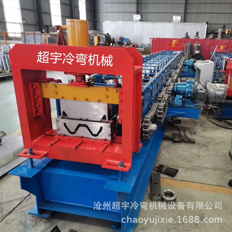 超宇 高速护栏成型设备 护栏板生产设备 公路防护栏压瓦机