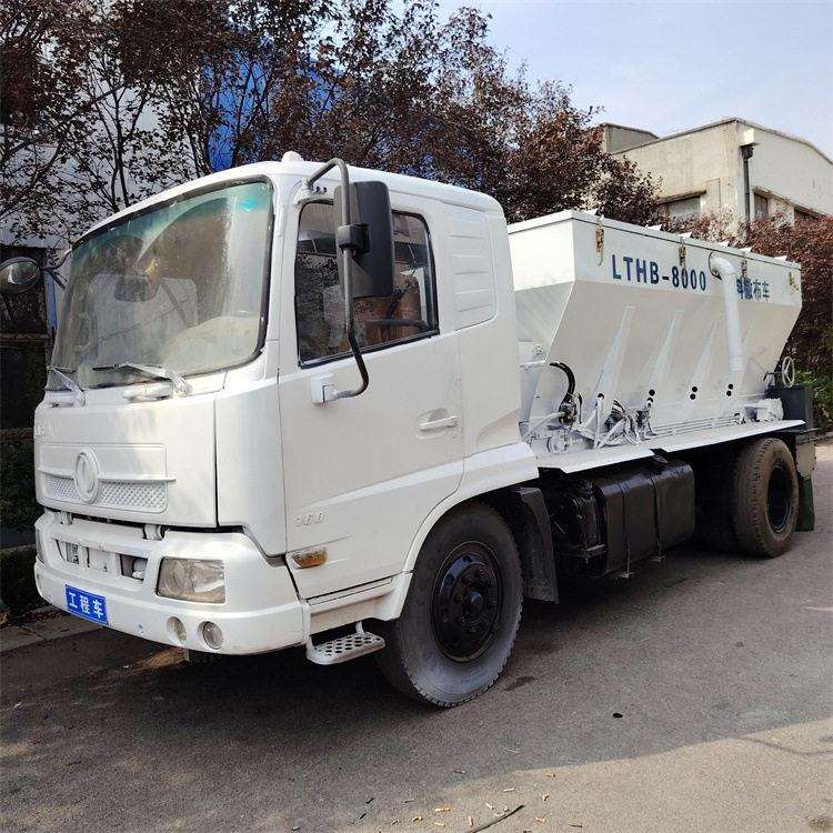 多用型灰料撒布车自走式白灰水泥撒灰机料箱容积8-12m³