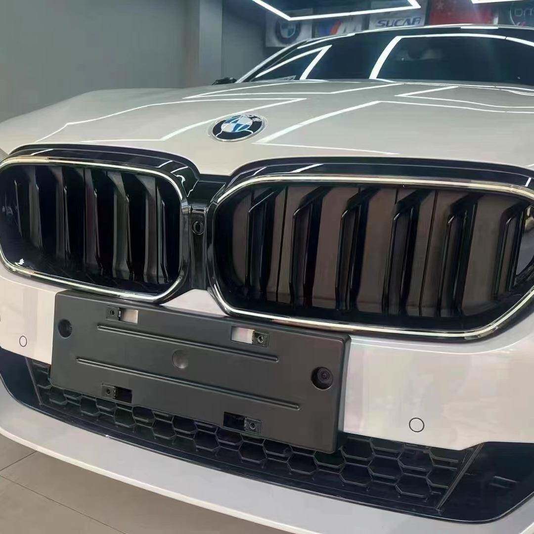 适用于21-23款宝马5系发光中网FGD