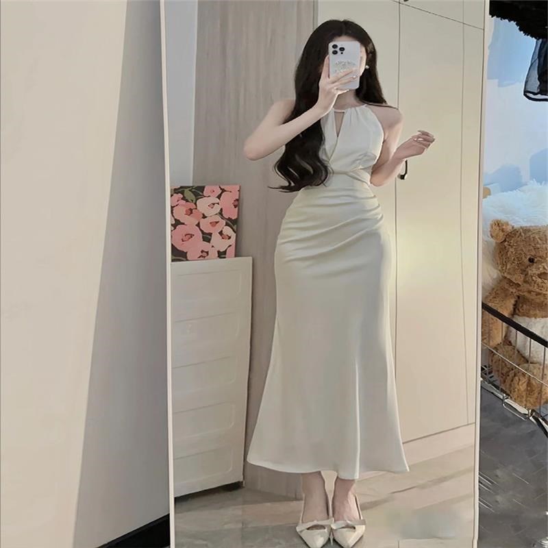 高级感宴会鱼尾晚礼服女轻奢小众订婚领证主持白色挂脖吊带连衣裙