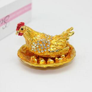 一蛋鸡装饰盒合金母鸡生蛋招财风水摆件小饰品收纳盒家居装饰