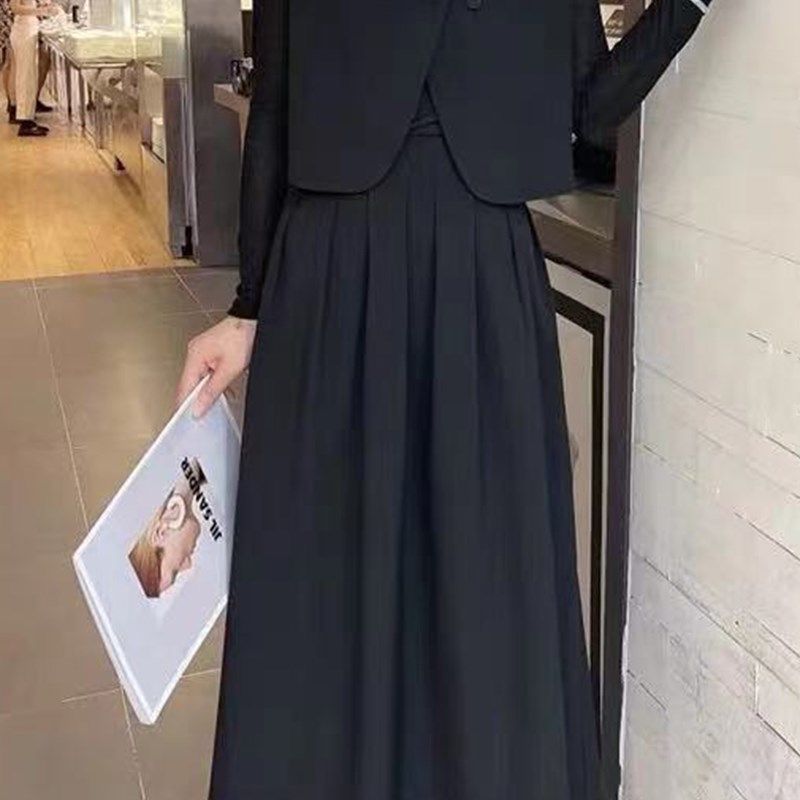 韩国东大门秋季新款复古短款马甲打底衫百褶西装裙时尚三件套装女