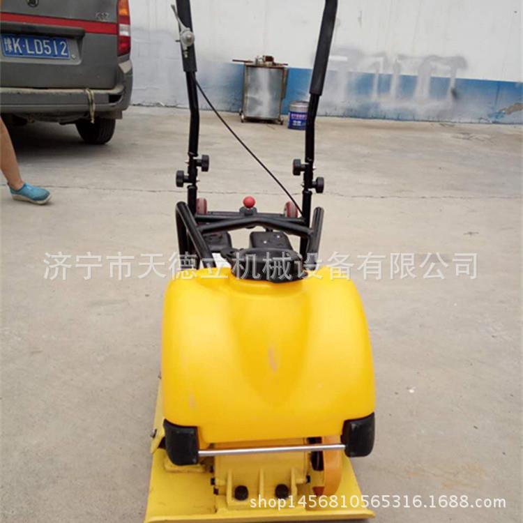 80C单向汽油机平板夯夯C90C67490青平板沥夯实用型地面平板打机