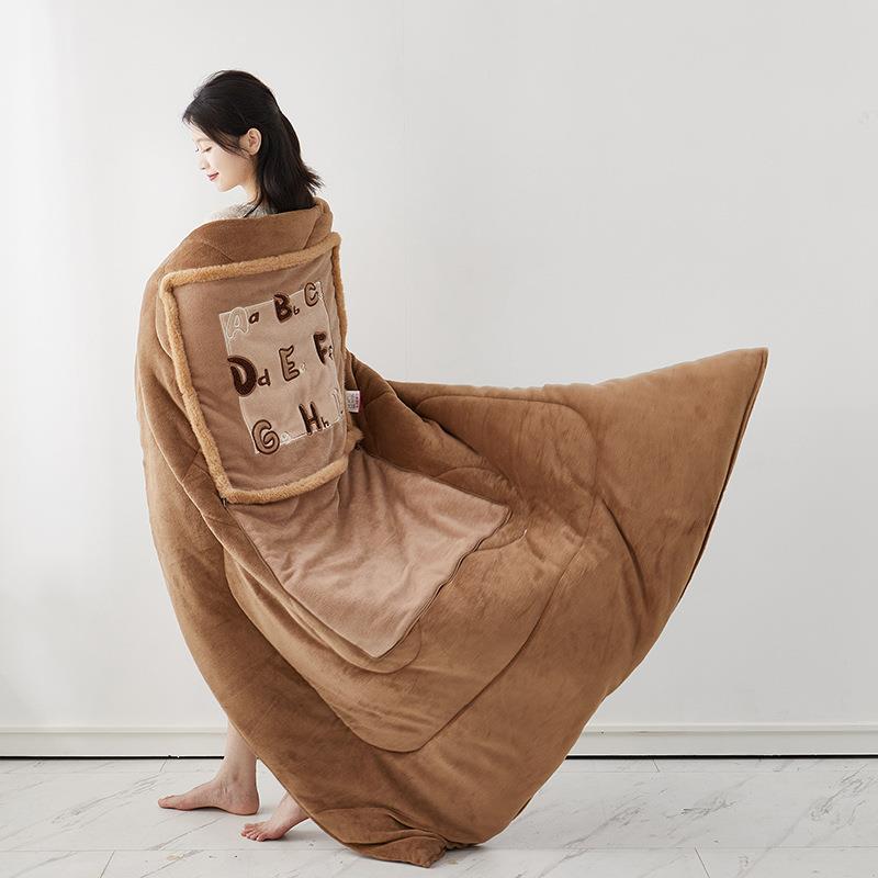 冬两用抱被厚牛奶绒多功能汽车靠垫季办公室抱枕被沙发加午睡枕折