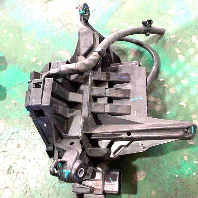 适用奔驰253GLC200GLC260GLC300GLC43保险丝盒