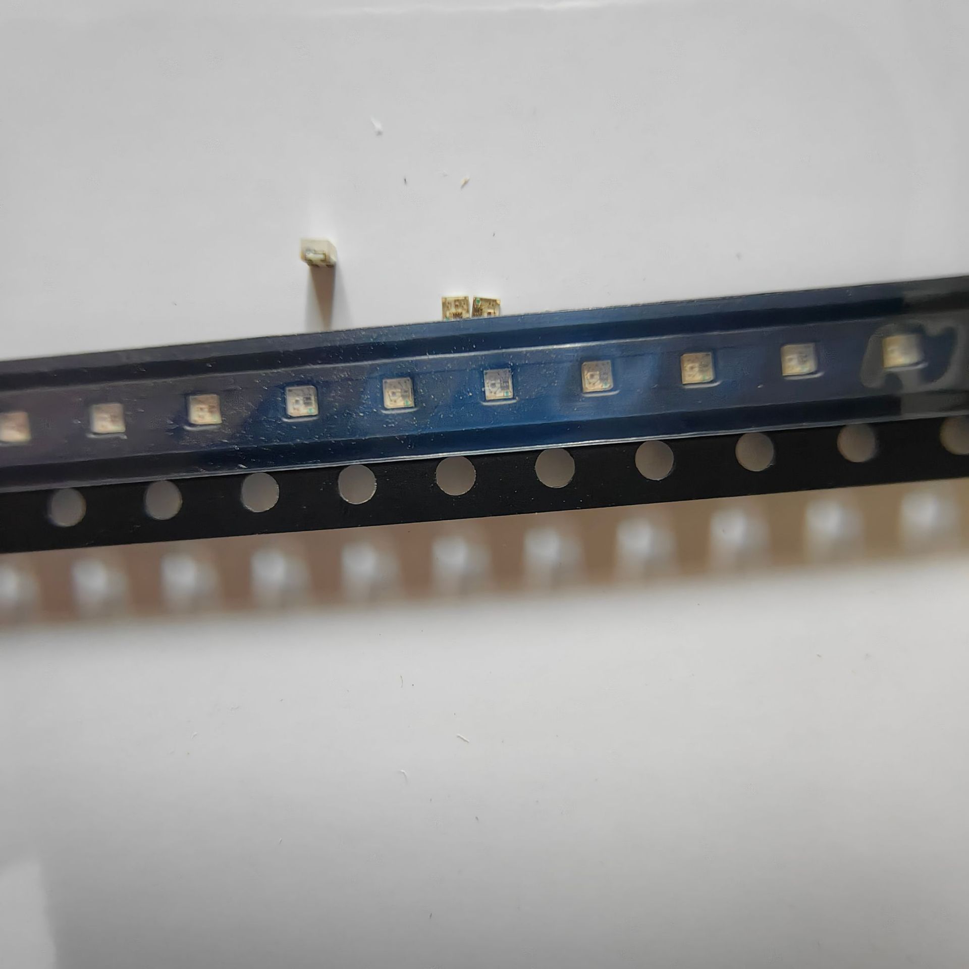 1010幻彩RGB贴片灯珠 0404全彩可编程内置IC LED灯珠