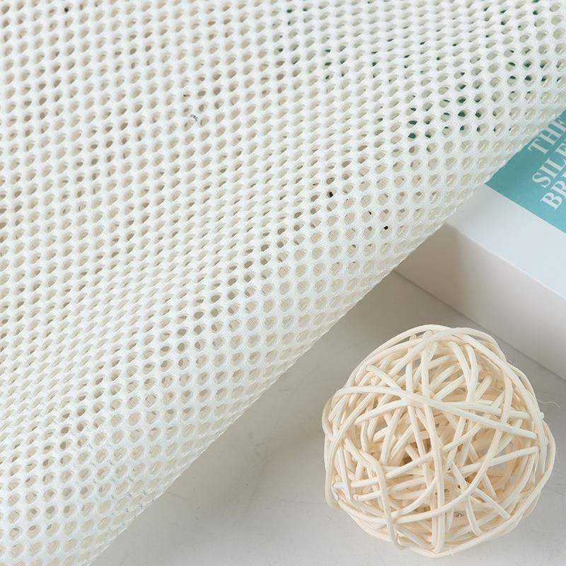 柯桥轻纺城面料纱中心垫蜂窝蜂床窝三明治网布硬网箱包坐垫弹力布