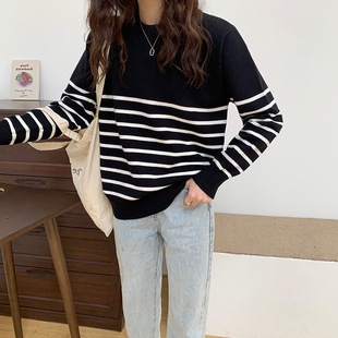 厂家黑白圆领毛衣女套头条纹宽松外穿春秋新款韩版百搭打底针织衫